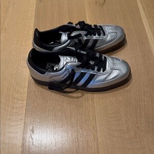 Adidas Samba Classic Silver & Black Sneakers sz 39